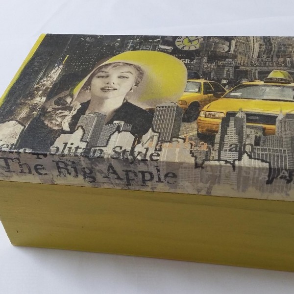 Ξύλινο κουτί σε κίτρινο χρώμα με τεχνική decoupage