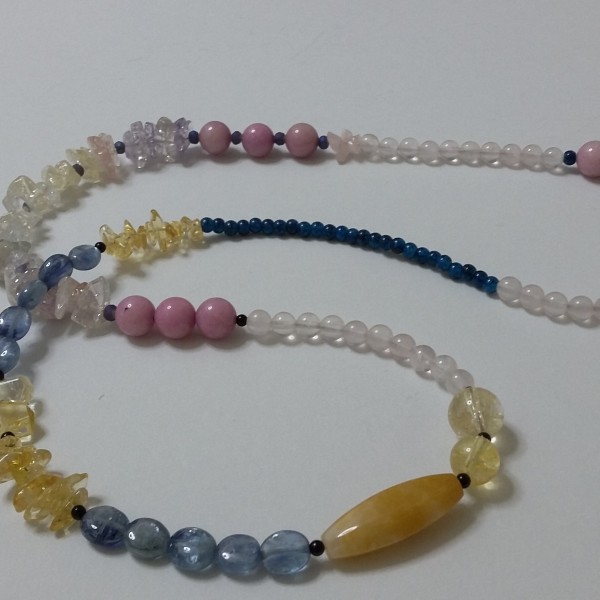ΚΜΠ072 - Κολιέ μακρύ με ημιπολύτιμες πέτρες σιτρίν,ροζ κουάρτζ,κρύσταλλους,αχάτες και κυανίτης-30 ευρώ