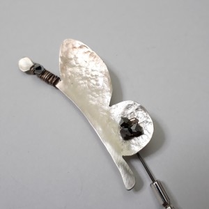 ΦΜΠ003 - Καρφίτσα χειροποίητη από αρζαντό πεταλούδα με κρύσταλλα -15 ευρώ